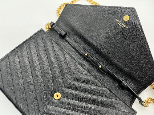 YSLのショルダーバッグ