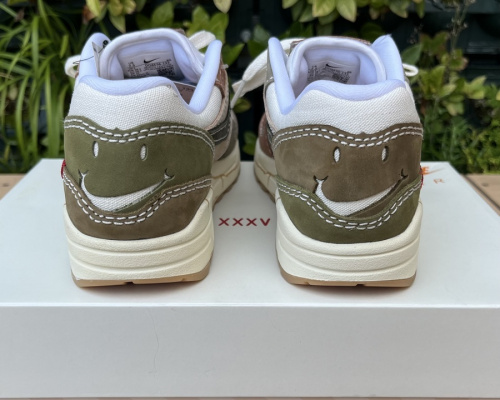 ナイキのNIKE WMNS AIR MAX 1 PRM WABI SABI