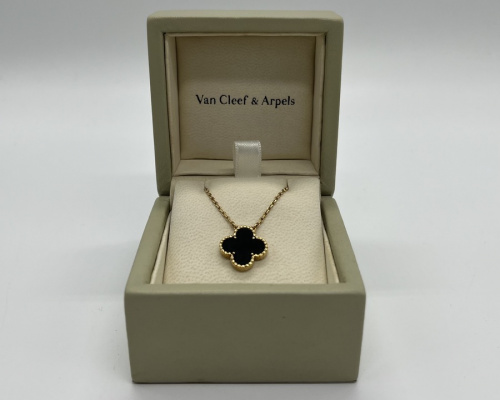 ラグジュアリーブランドのVan Cleef & Arpels