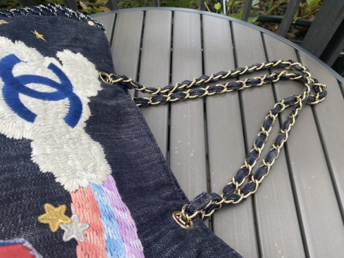 シャネルのデニムチェーントートバッグ