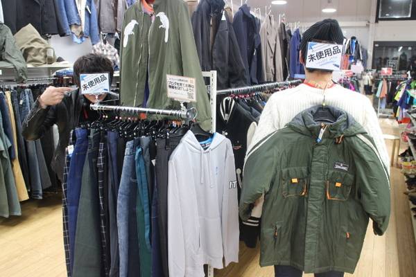 安くてキレイ 古着屋なのに未使用 古着に抵抗がある方も是非見に来てください 入間の最安古着屋 17 12 21発行