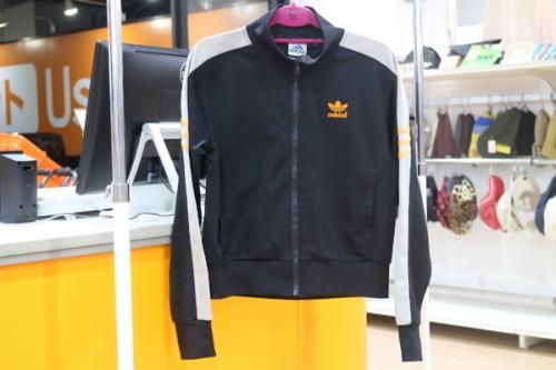 スポーツのアディダス