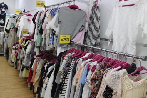 半額デーの古着