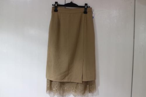 スカートのニット