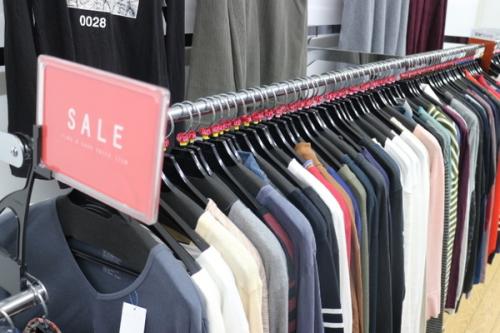 セールの古着