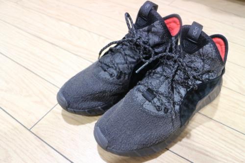 スニーカーのadidas