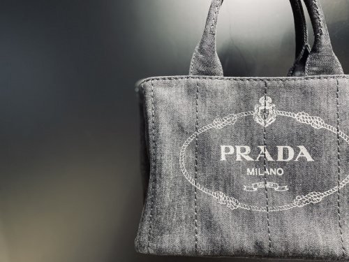 ラグジュアリーブランドのPRADA
