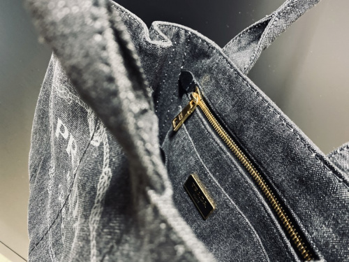 プラダの2WAYハンドバック