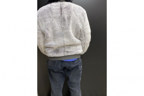 ゴールデングースのフェイクファーボンバージャケット