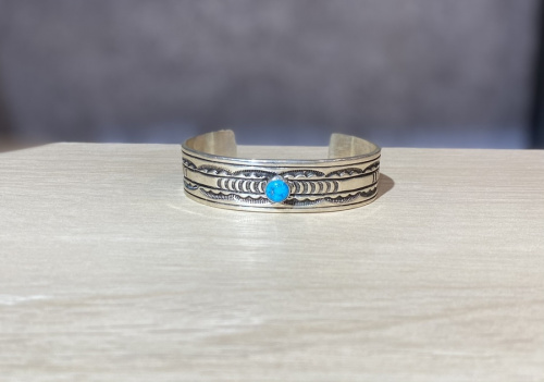 ディネーのターコイズバングル