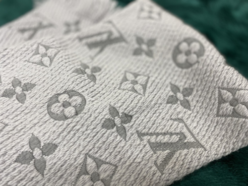 ルイ ヴィトン　のエシャルプ・ロゴマニア