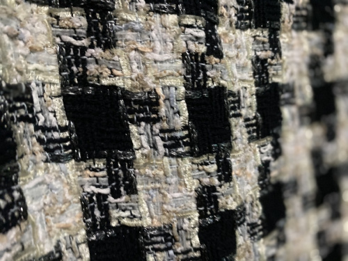 シャネルのツイードチェックスカート