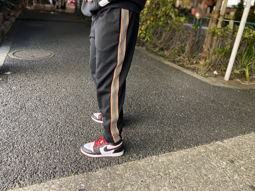 バーバリーのトラックパンツ