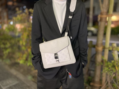 LOUIS VUITTON 　のルイ ヴィトン　