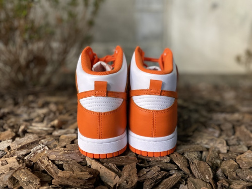 ナイキのDUNK HIGH ORANGE BLAZE