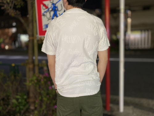 ルイ ヴィトン　のシティロゴタオリングTシャツ