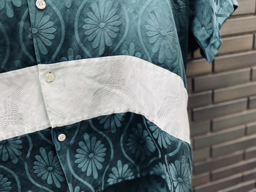 花柄シルクアロハシャツのメンズ