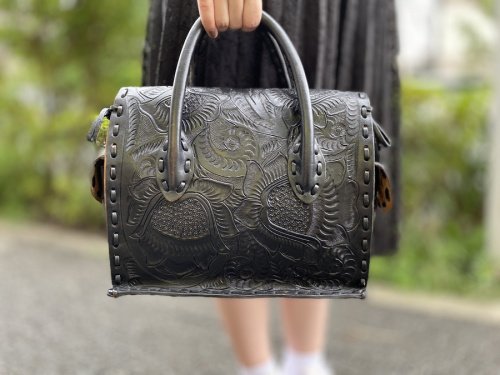 グレースコンチネンタルのカービングバッグ