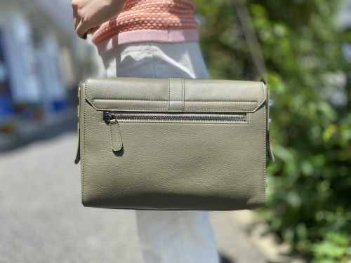 ブルガリのバッグルメッセンジャーバッグ