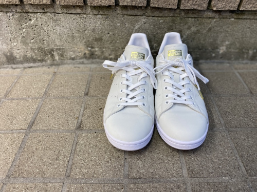 adidasのアディダス