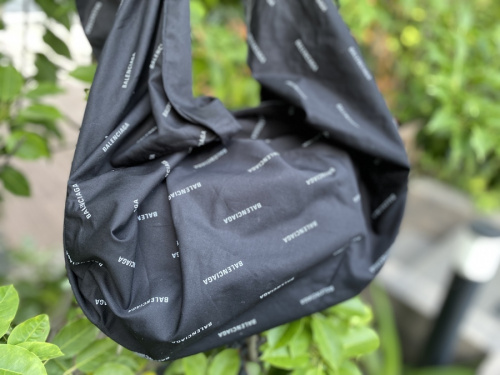 バレンシアガのレザーハンドル&風呂敷