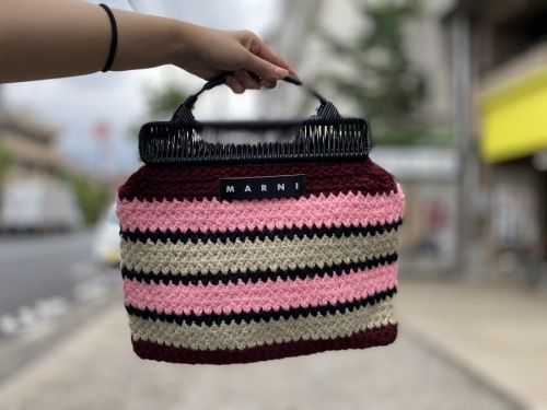 マルニのcrochet knit frame hand bag