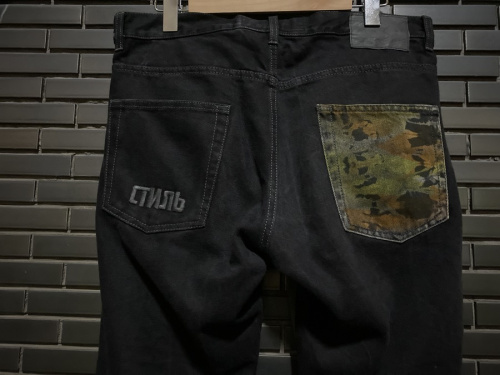 デニムパンツのストリート