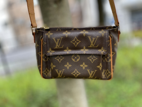 LOUIS VUITTON のルイ ヴィトン