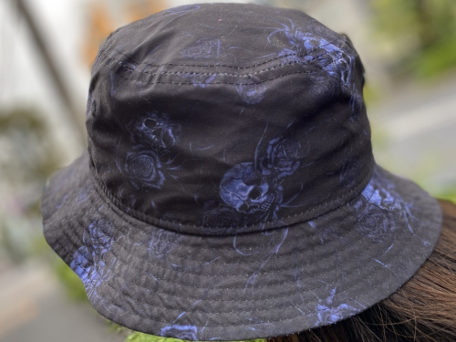 ニューエラ × ヨウジ ヤマモトのスカルローズバケットハット