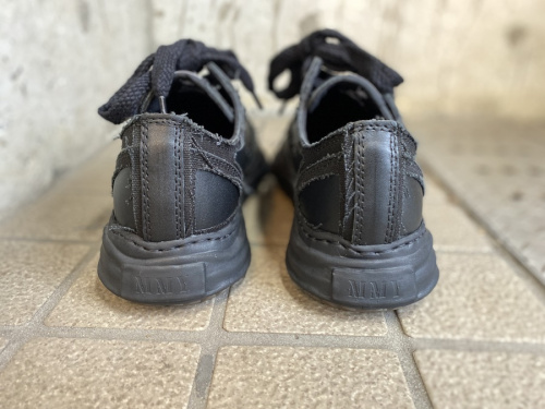 ミハラ ヤスヒロのコラボプラットフォームスニーカー