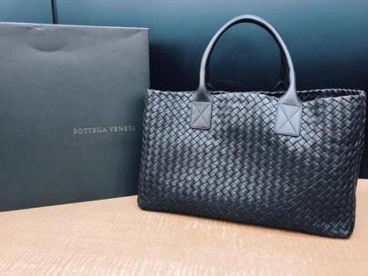 「ボッテガのBOTTEGA VENETA 」