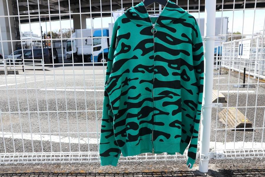 APEフィッシュパーカー、青山店カラー