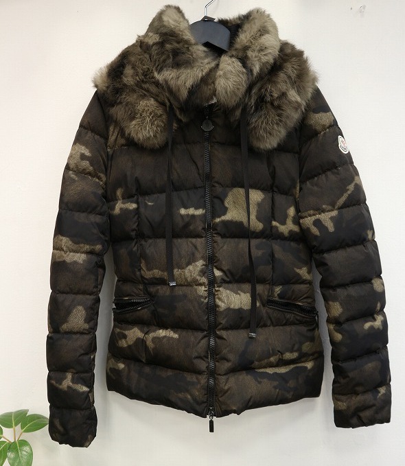 レディースMONCLER(モンクレール)、LORO PIANA(ロロピアーナ)生地使用
