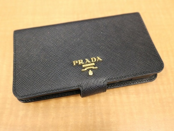 PRADA/プラダから、スマートフォンケース、３つ折財布のご紹介です 