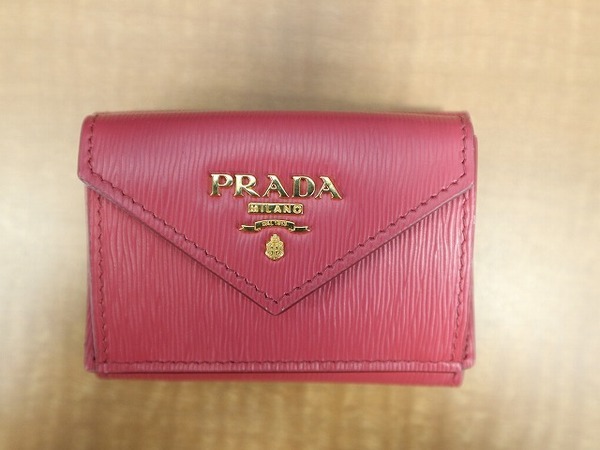 PRADA/プラダから、スマートフォンケース、３つ折財布のご紹介です ...