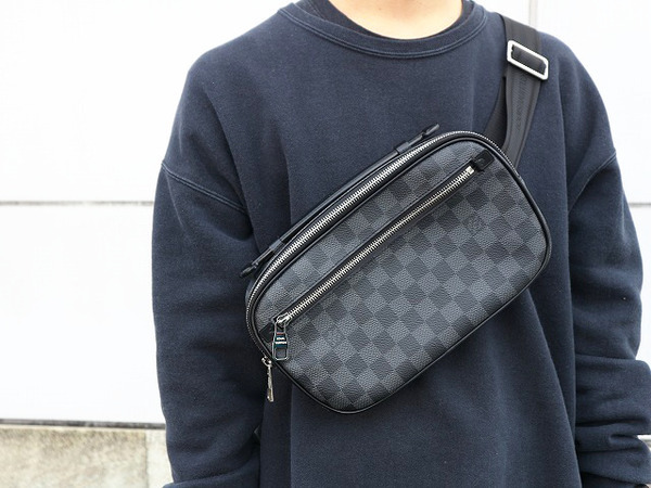 LOUIS VUITTON/ルイ・ヴィトンから ダミエのボディバッグ入荷です