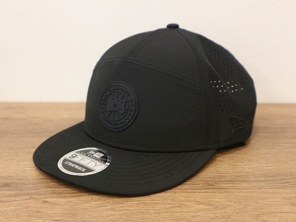 CANADA GOOSE/カナダグース×New Era/ニューエラ】から ロゴトラッカー