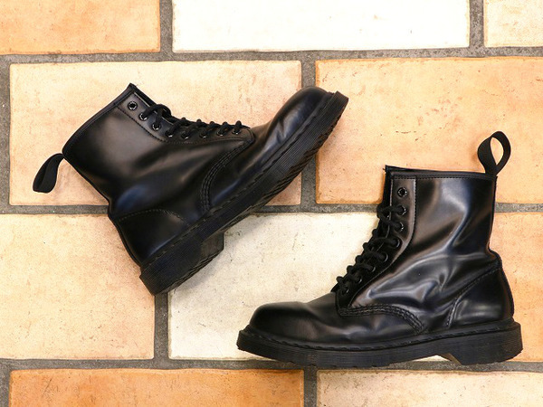 Dr.Martens/ドクターマーチン】から1460MONO 8ホールブーツ入荷です