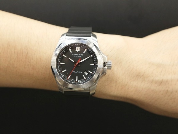 VICTORINOX/ビクトリノックス】からI.N.O.X./クォーツ腕時計入荷です 