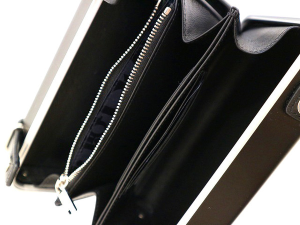 DIOR AND RIMOWA／ディオールアンドリモワ】からパーソナルクラッチ 