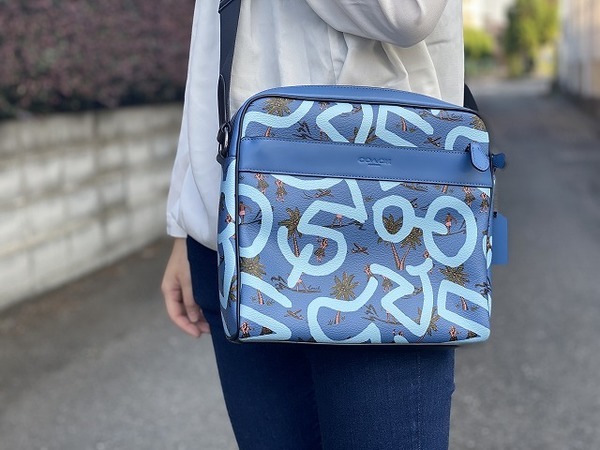 COACH×Keith Haring/コーチ×キース・へリング】からショルダーバッグ ...