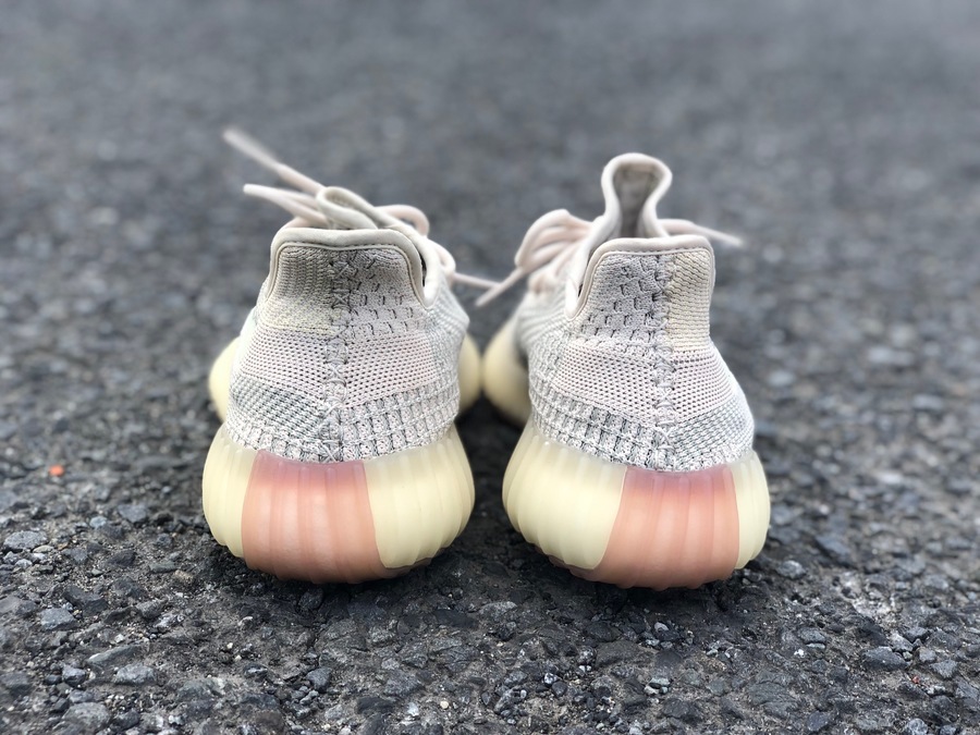 adidas/アディダス】よりYEEZY BOOST 350 V2 