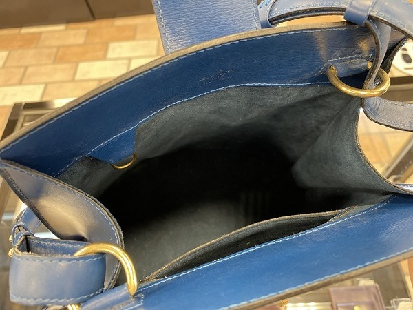 LOUIS VUITTON/ルイ・ヴィトン】からエピ クリュニーショルダー LOUIS VUITTON/ルイ・ヴィトン】からエピ クリュニーショルダー