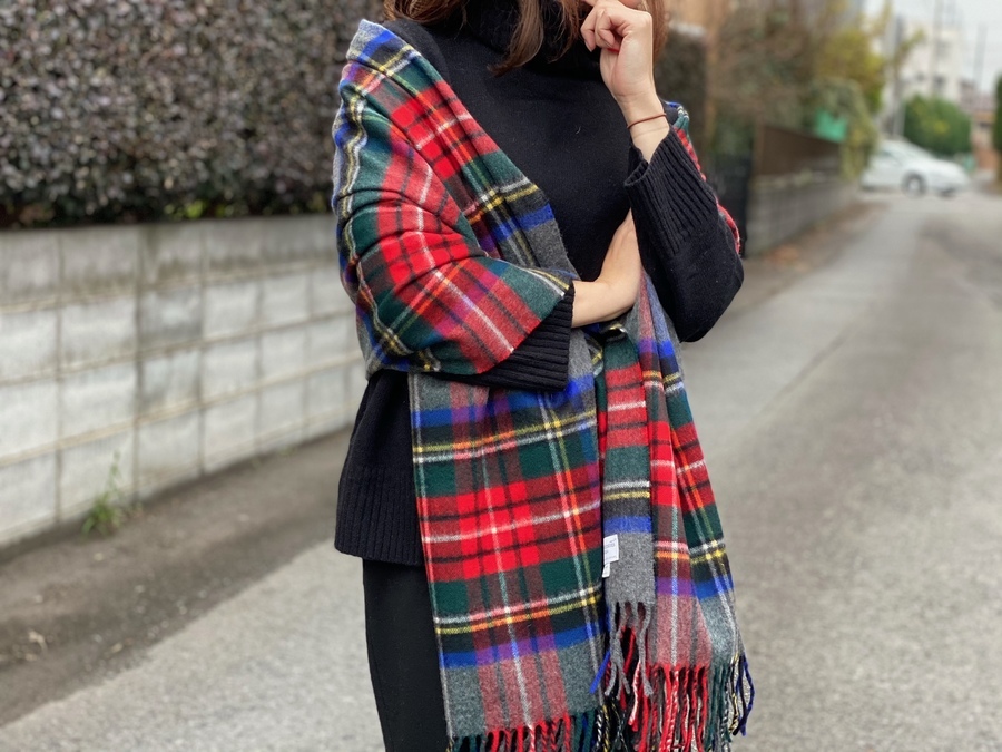 JOHNSTONS OF ELGIN/ジョンストンズオブエルガン】からカシミヤ大判