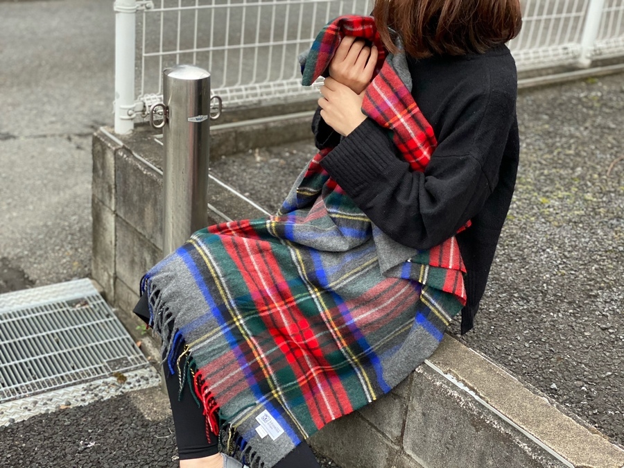JOHNSTONS OF ELGIN/ジョンストンズオブエルガン】からカシミヤ大判