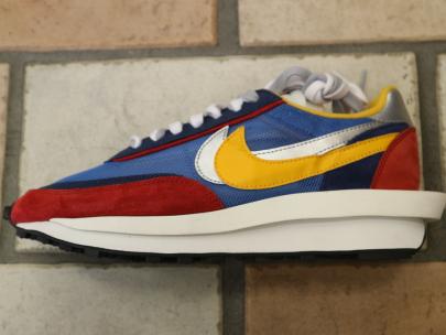 「スニーカーのNIKE×sacai 」