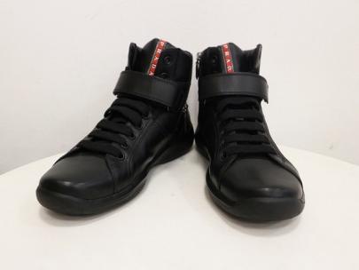 「スニーカーのPRADA SPORTS 」