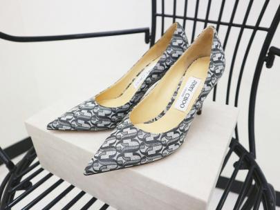 「ラグジュアリーブランドのJimmy Choo 」