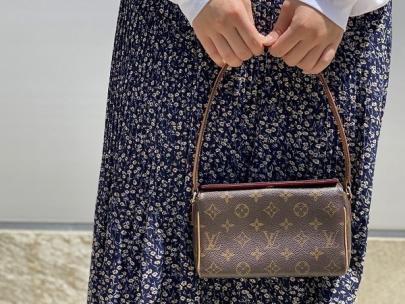 「ラグジュアリーブランドのLOUIS VUITTON 　 」