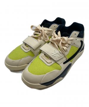 「スニーカーのNIKE × TRAVIS SCOTT 」